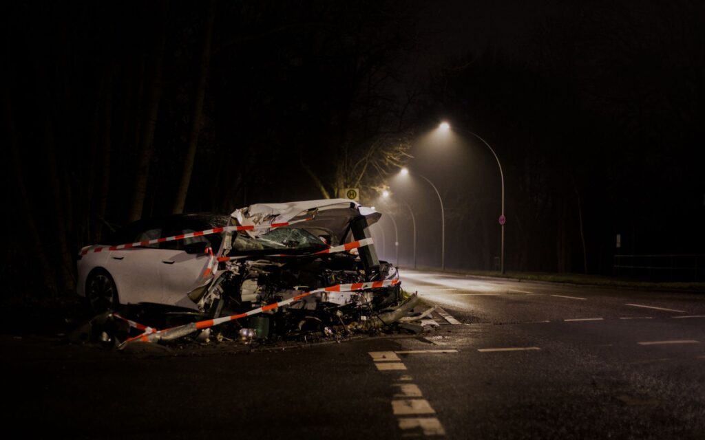 Smrteľná nehoda pri Strážskom: Motocyklista narazil do auta