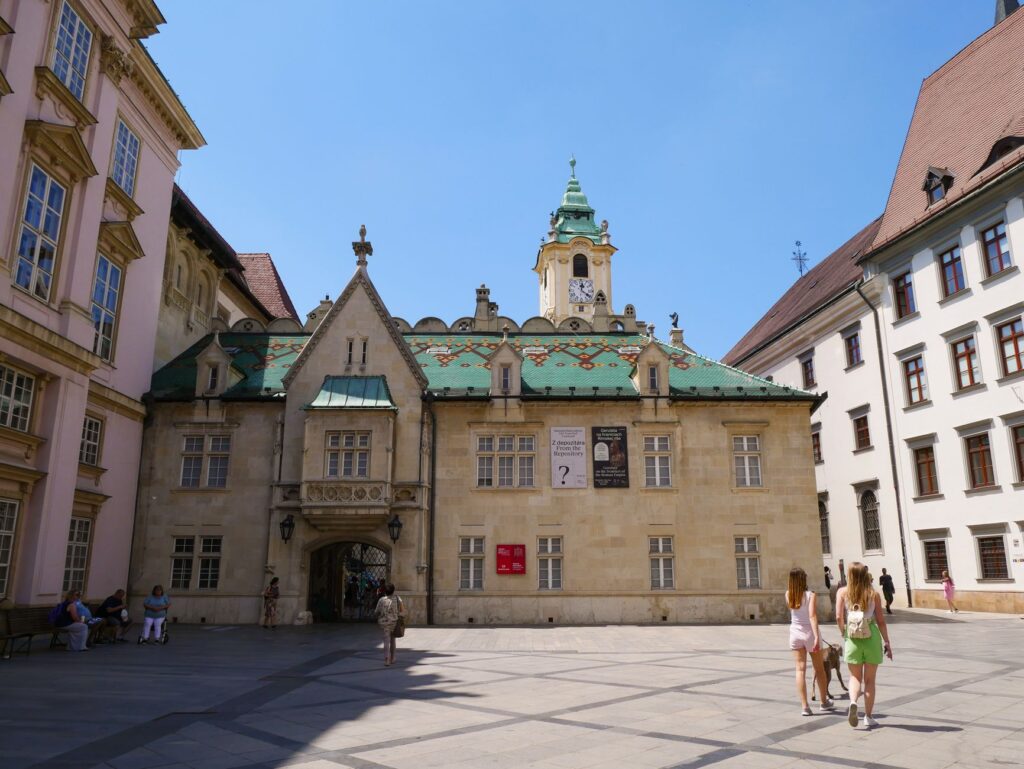 O post primátora Trenčína sa uchádza päť kandidátov, štyria nezávislí