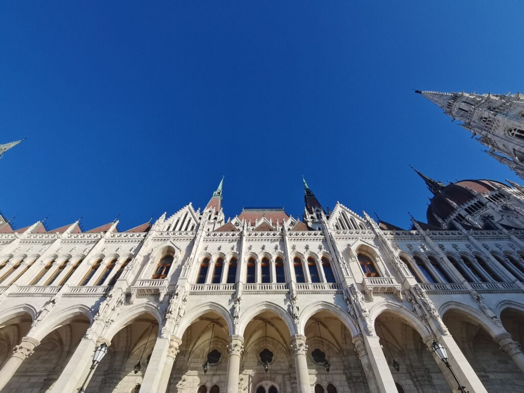 Poslanci ukončili rokovanie debatou o civilnom letectve, v stredu privítajú prezidenta